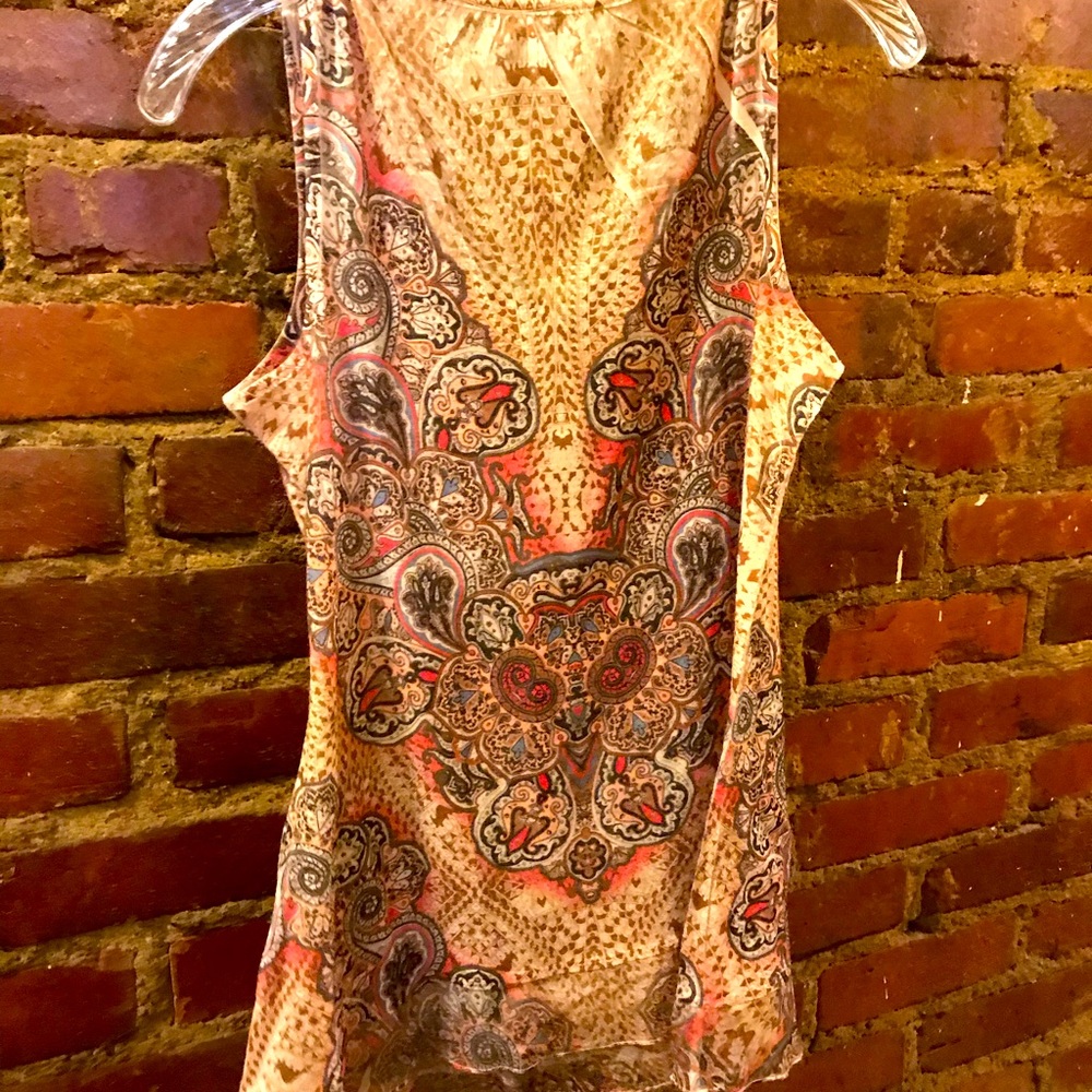Sleeveless ladies blouse
